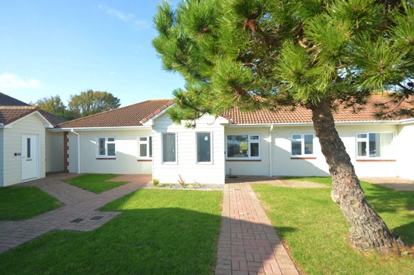 2 bedroom bungalow to rent - Fort Spinney Holiday, Yaverland Road, Sandown, PO36